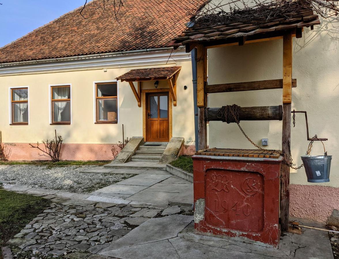 Gaestehaus Honigberg Next To The Fortified Church Of Hărman Εξωτερικό φωτογραφία